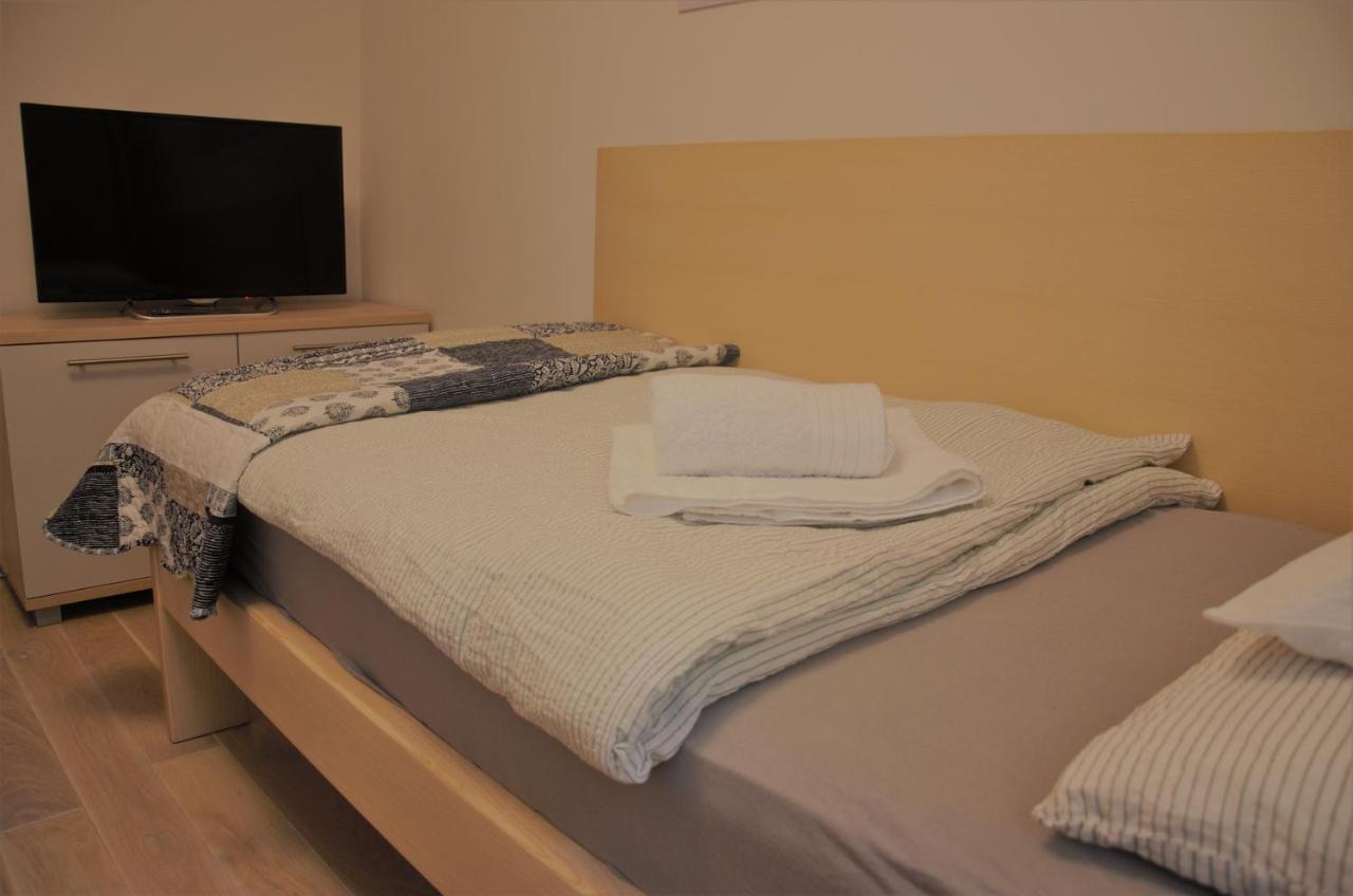 Spacious 2-Bedroom Apartment With Luxury Feel ノヴィ・サド エクステリア 写真